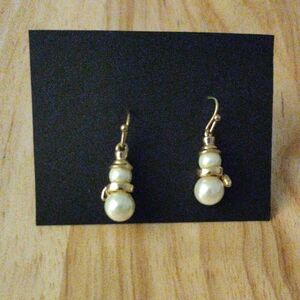 Elegant Gold and White Pearl Drop Earrings